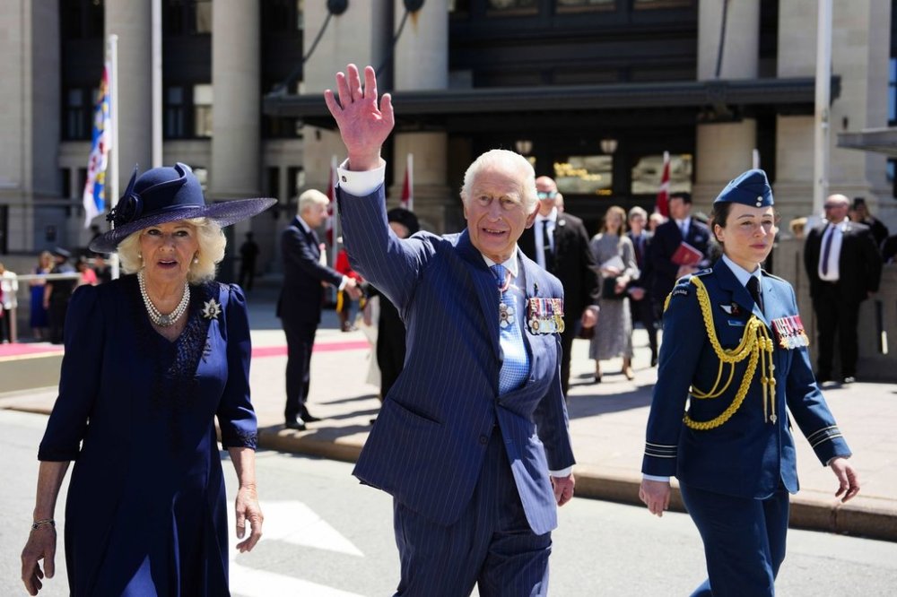 King Charles waves to the crowd as he leaves the Senate with Queen Camilla after the throne speech in Ottawa during a royal visit on Tuesday. THE CANADIAN PRESS/Justin Tang