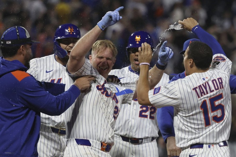 New York Mets players celebrate after defeating the Pittsburgh Pirates in a baseball game Monday, May 12, 2025, in New York. (AP Photo/Pamela Smith)