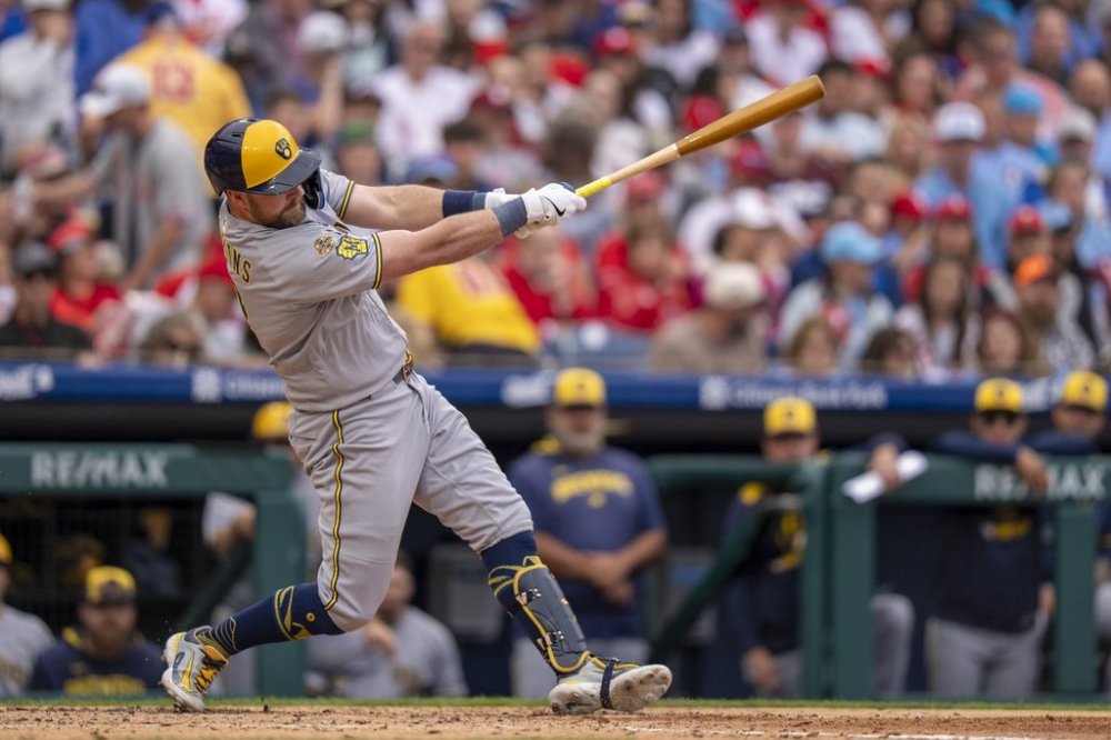 Milwaukee Brewers' Rhys Hoskins hits a three-run home run during the fourth inning of a baseball game against the Philadelphia Phillies, Saturday, May 31, 2025, in Philadelphia. (AP Photo/Chris Szagola)