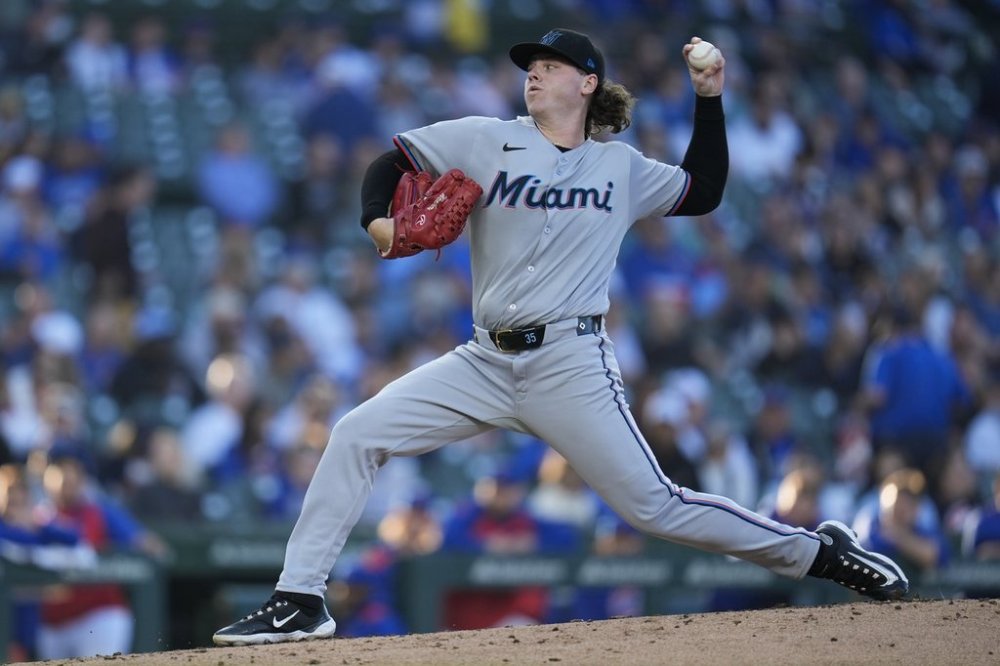Miami Marlins starting pitcher Ryan Weathers (35) throws against the Chicago Cubs during the first inning of a baseball game Wednesday, May 14, 2025, in Chicago. (AP Photo/Erin Hooley)
