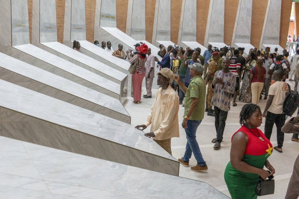 People visit the newly inaugurated mausoleum for Burkina Faso's legendary leader Thomas Sankara in Ouagadougou, Saturday, May 17, 2025 (AP Photo/Elia Borras)