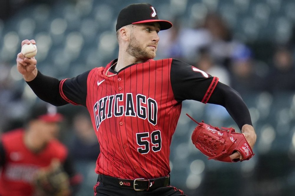 Chicago White Sox starting pitcher Sean Burke throws against the Texas Rangers during the first inning of a baseball game Friday, May 23, 2025, in Chicago. (AP Photo/Erin Hooley)