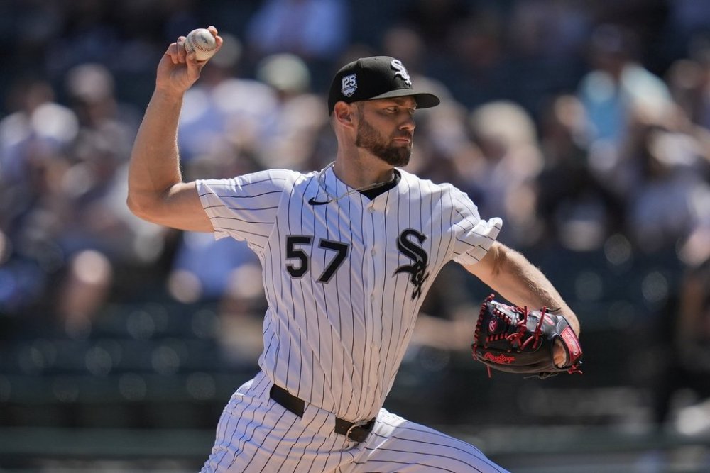 Chicago White Sox starting pitcher Adrian Houser (57) throws against the San Francisco Giants during the first inning of a baseball game Saturday, June 28, 2025, in Chicago. (AP Photo/Erin Hooley)
