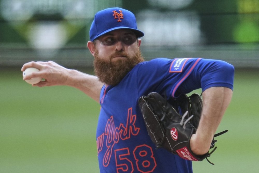 New York Mets pitcher Paul Blackburn delivers during the first inning of a baseball game against the Pittsburgh Pirates in Pittsburgh, Saturday, June 28, 2025. (AP Photo/Gene J. Puskar)