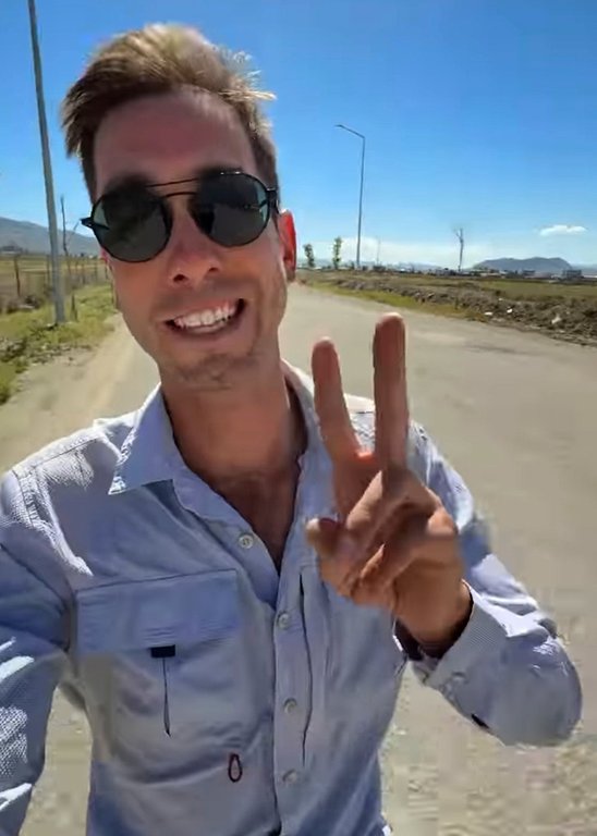 In this photo provided by @ridewithian, Ian Andersen poses for a selfie near the Turkey-Iran border, on Sunday, June 1, 2025. (@ridewithian via AP)