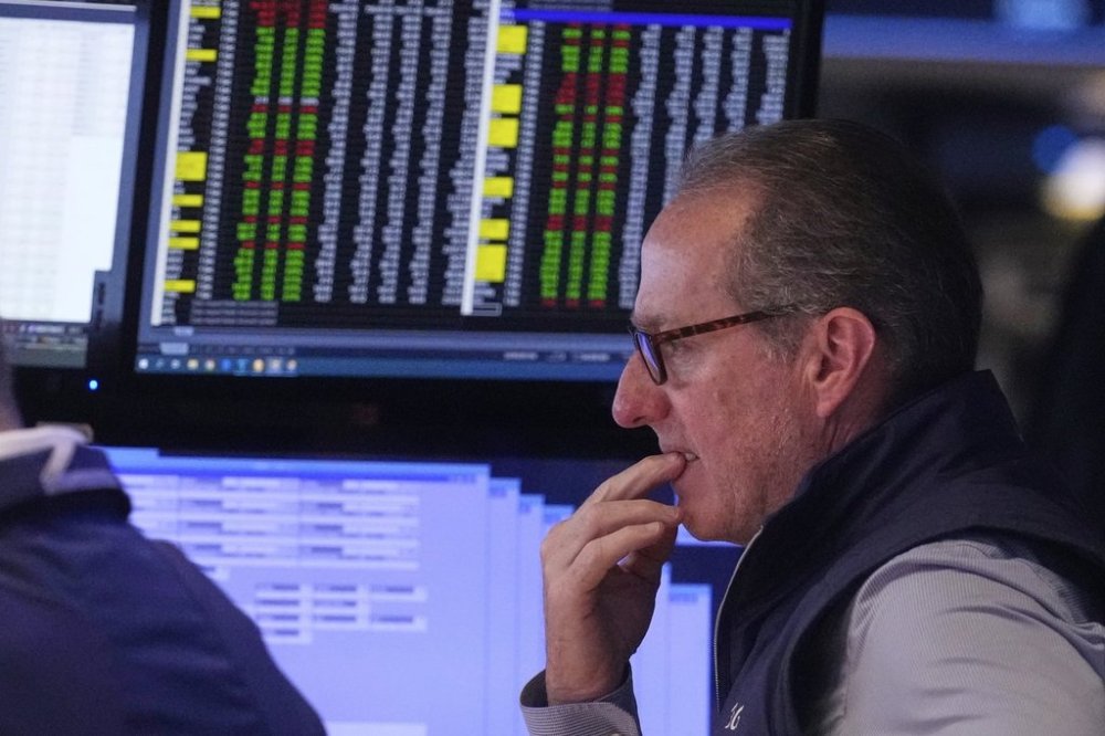 Specialist Glenn Carell works on the floor of the New York Stock Exchange, Tuesday, June 10, 2025. (AP Photo/Richard Drew)