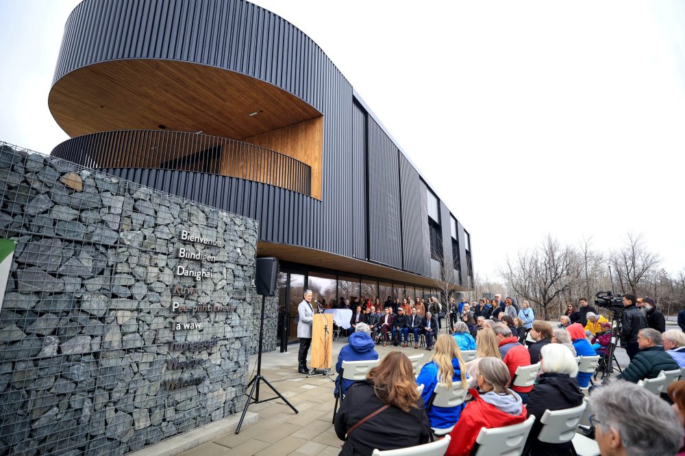 RUTH BONNEVILLE / FREE PRESS FILES
Buffalo Crossing, FortWhyte Alive's new visitor centre, opened in April.