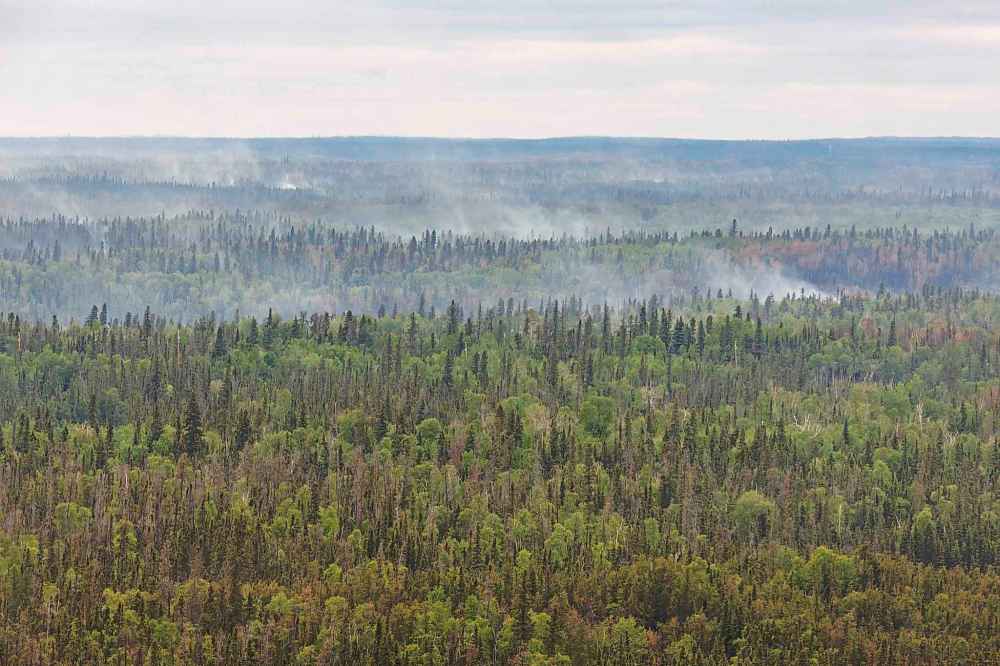 Tour of the wildfire conditions around Flin Flon by helicopter.