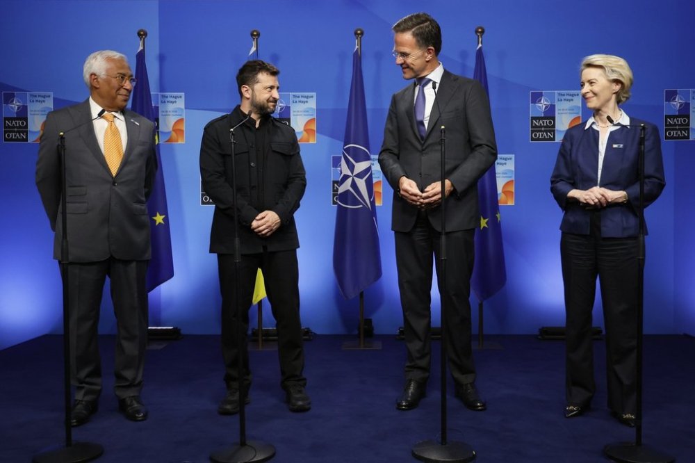 From left, European Council President Antonio Costa, Ukraine's President Volodymyr Zelenskyy, NATO Secretary General Mark Rutte and European Commission President Ursula von der Leyen pose for photographers prior to a meeting on the sidelines of the NATO summit in The Hague, Netherlands, Tuesday, June 24, 2025. (AP Photo/Geert Vanden Wijngaert)