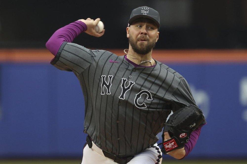New York Mets' Tylor Megill pitches during the second inning of a baseball game against the Tampa Bay Rays Saturday, June 14, 2025, in New York. (AP Photo/Pamela Smith)