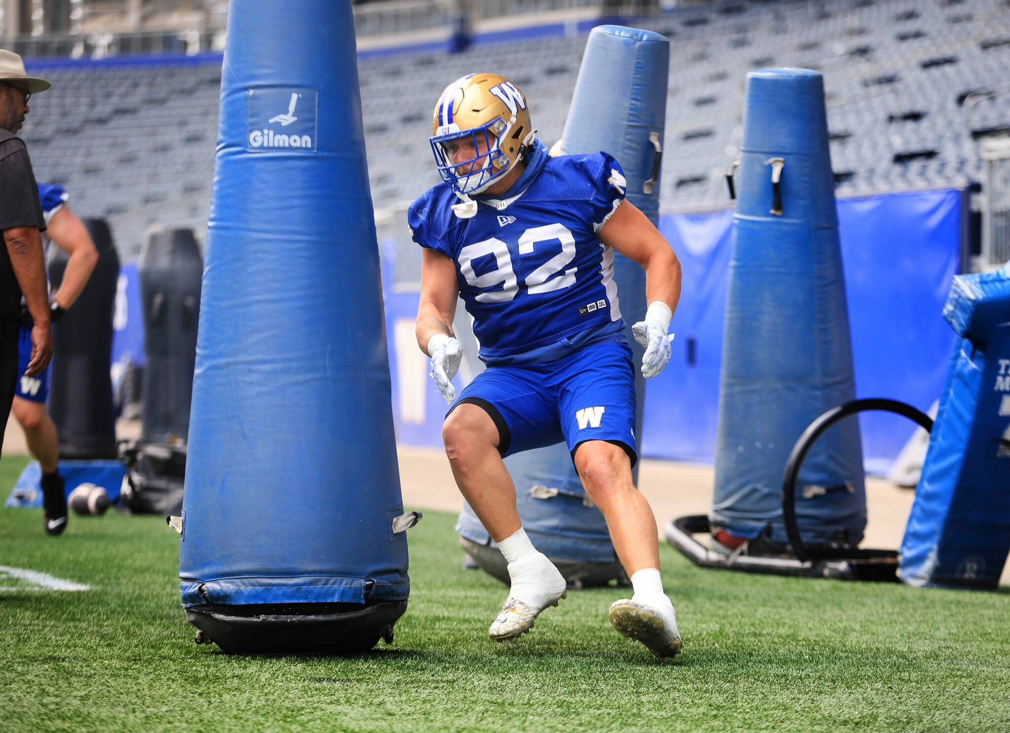 ON THE GRASS スウェット ネイビー TGA-MT152 This kid is massive' – Winnipeg Free Press