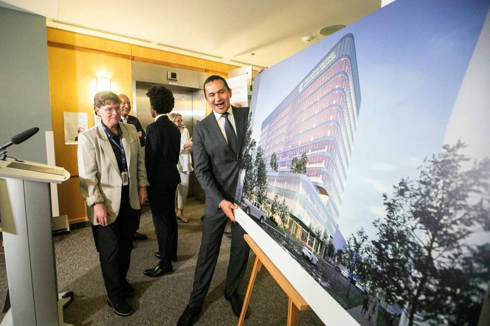 MIKAELA MACKENZIE / WINNIPEG FREE PRESS
Premier Wab Kinew, at an announcement at CancerCare on Monday, said the province will use tobacco company settlement funds to support the project