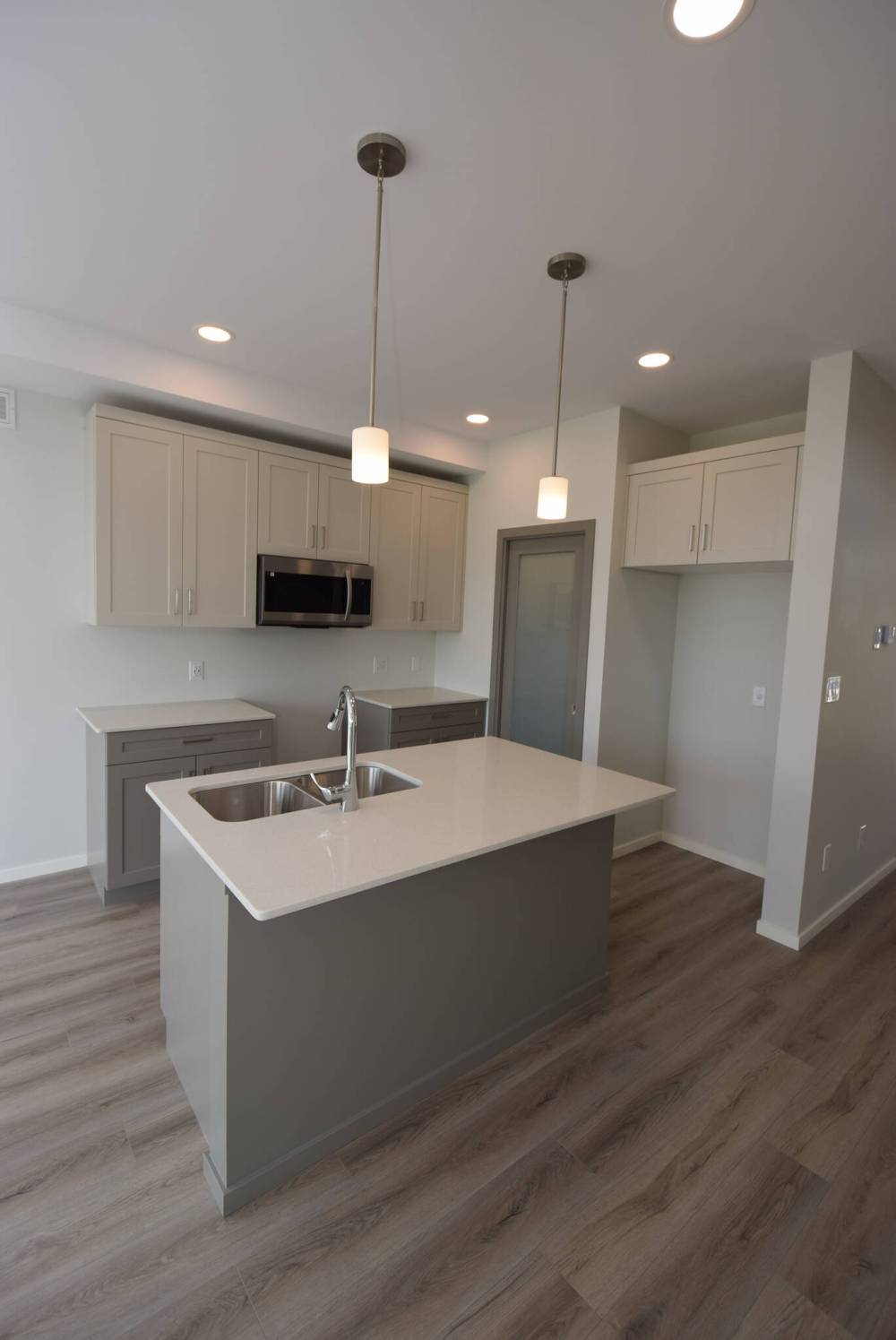 TODD LEWYS / FREE PRESS
The kitchen at 31 Harvest Lane, Tourond Creek, is anchored by a mid-sized island that offers plenty of utility without taking up too much space.