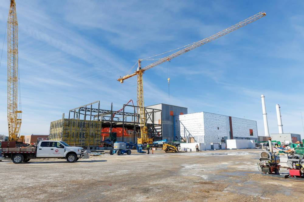 MIKE DEAL / FREE PRESS FILES
The price of upgrades to Winnipeg’s North End Sewage Treatment Plant could increase by tens of millions of dollars due to rising labour, material, equipment and subcontractor costs according to a contractor claim.