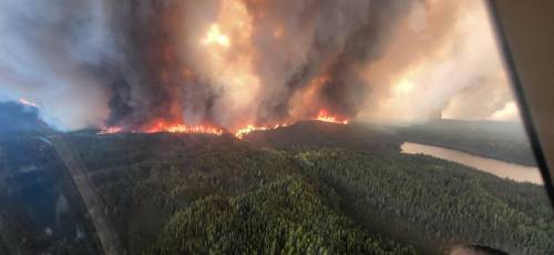 (Government of Manitoba)
                                An aerial photo of a wildfire threatening Flin Flon last week.