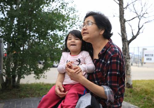 Ruth Bonneville / Free Press
                                Cross Lake evacuee Elizabeth Salamandyk cuddles with her niece, Scarlett,prior to boarding their flight home Monday.