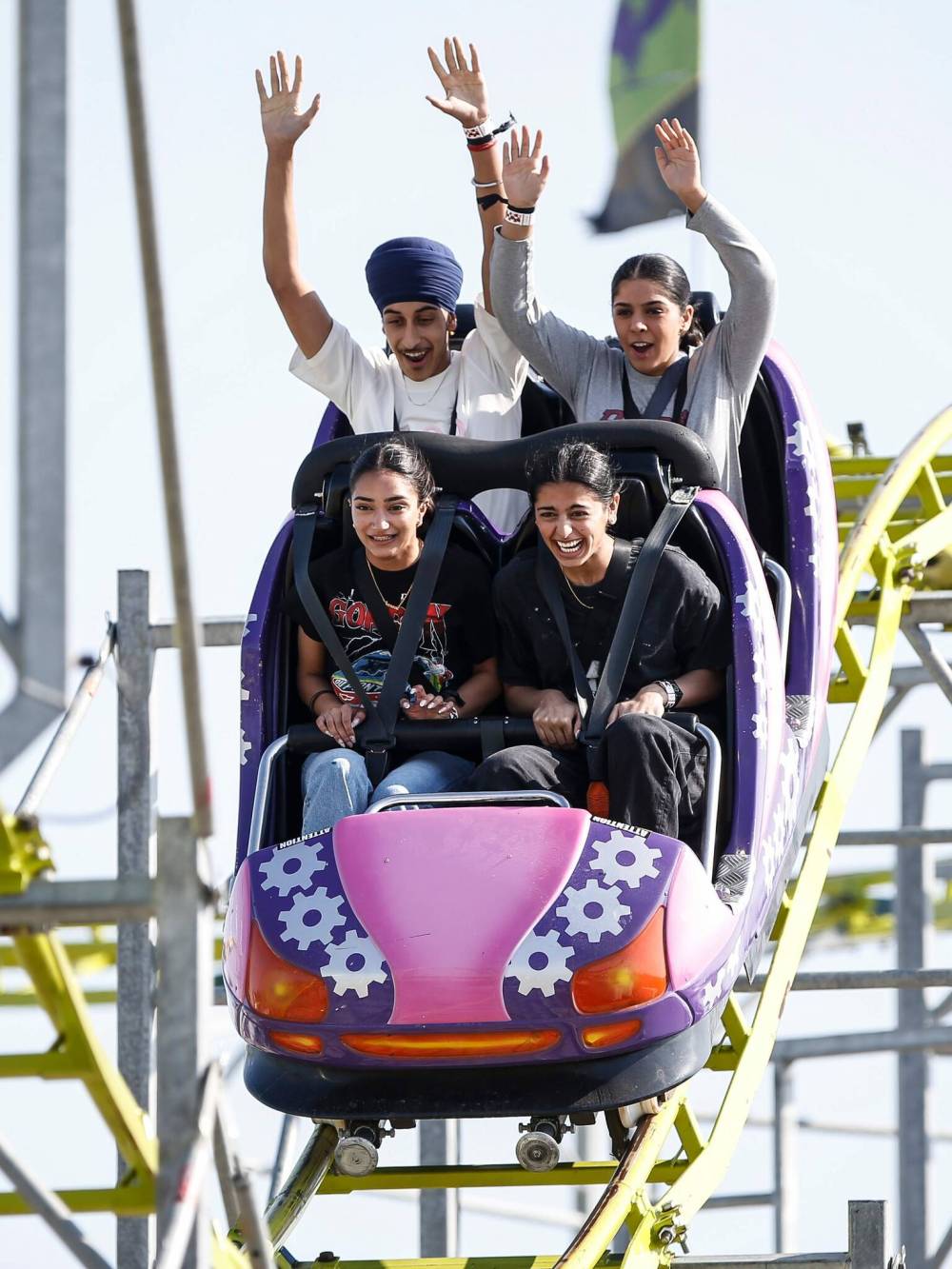 JOHN WOODS / FREE PRESS
Imrose Dhaliwal, front left, Sirat Sran, front right, Sahipbep Dhaliwal, back left, and Simrandeep Dhaliwal, back right, enjoy the Outlaw ride at the Red River Ex Tuesday.