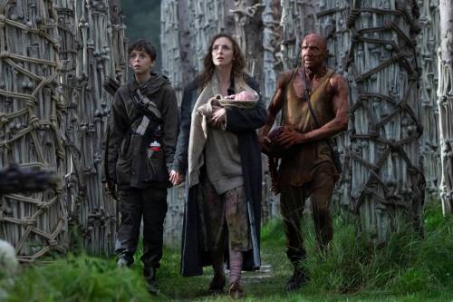 Miya Mizuno / Sony Pictures 
                                From left: Alfie Williams, Jodie Comer and Ralph Fiennes are trying to navigate their way through a world dealing with rage virus in 28 Years Later.