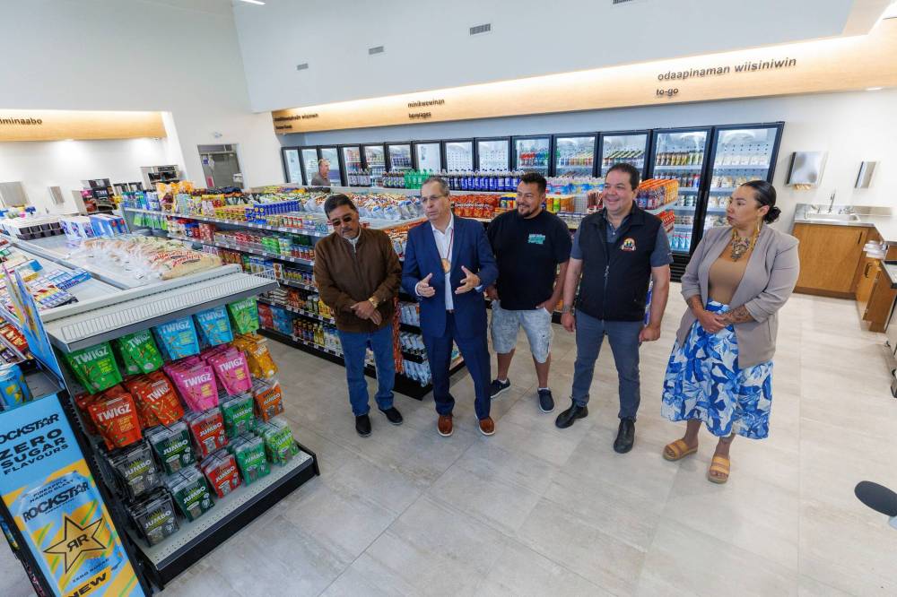 MIKE DEAL / FREE PRESS
From left, Chief David Meeches, Long Plain First Nation, Chief E.J. Fontaine Sagkeeng First Nation, Chief Trevor Prince, Sandy Bay Ojibway First Nation, Chief Gordon Bluesky, Brokenhead Ojibway Nation, and AMC Grand Chief Kyra Wilson inside the Oodena Gas & Convenience, Monday.