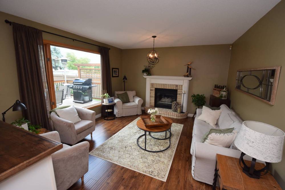 Todd Lewys photos / Free Press
Centred around an inviting gas fireplace, the sunken family room at 323 Kirkbridge Dr., in Richmond West, is perfect for relaxing or visiting with family and friends.