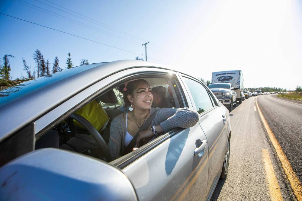 MIKAELA MACKENZIE / FREE PRESS
                                Bryanne Roberts waits in a line of cars to get back into Flin Flon on Highway 10.