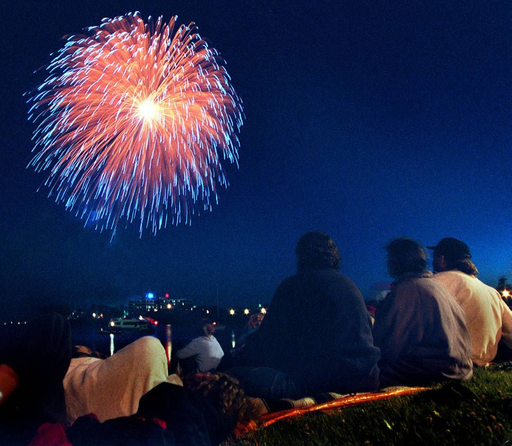 JOE BRYKSA/FREE PRESS FILES
                                Spectators watch fireworks on Canada Day. Current wildfire concerns and restrictions will prevent some Manitobans from enjoying traditional Canada Day fireworks this year.