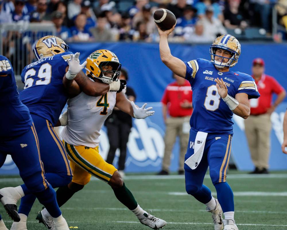 John Woods / THE CANADIAN PRESS
Winnipeg quarterback Zach Collaros completed 25-of-30 passes for 334 yards, three touchdown passes, and a rushing touchdown in the Bombers 36-23 win over the Edmonton Elks, Thursday at Princess Auto Stadium.