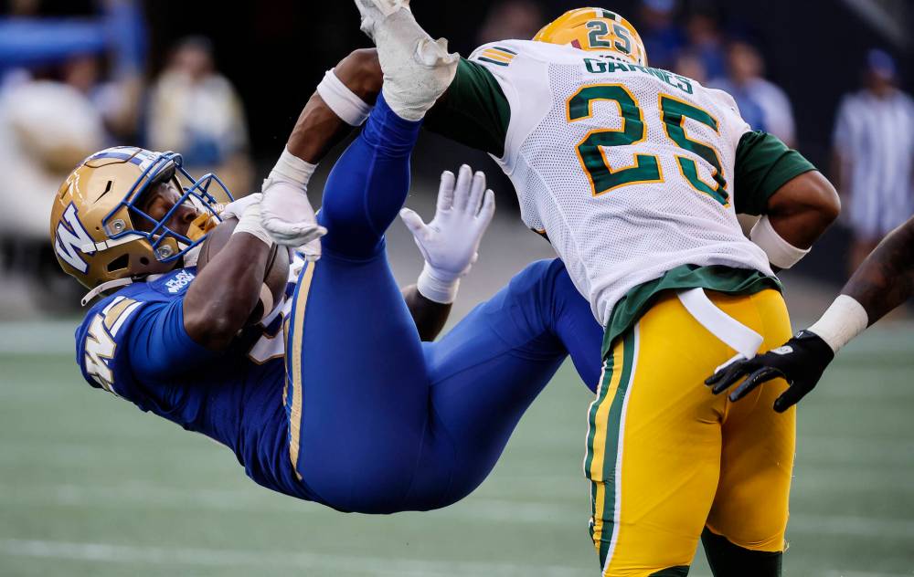 John Woods / THE CANADIAN PRESS
Edmonton’s Chelen Garnes (right) throws the Bombers’ Quinton Cooley to the turf.