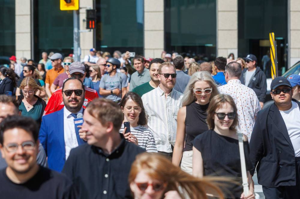 MIKE DEAL / FREE PRESS
Once crossing the street at Portage and Main became official, huge crowds of people made their way around to each of the crosswalks.