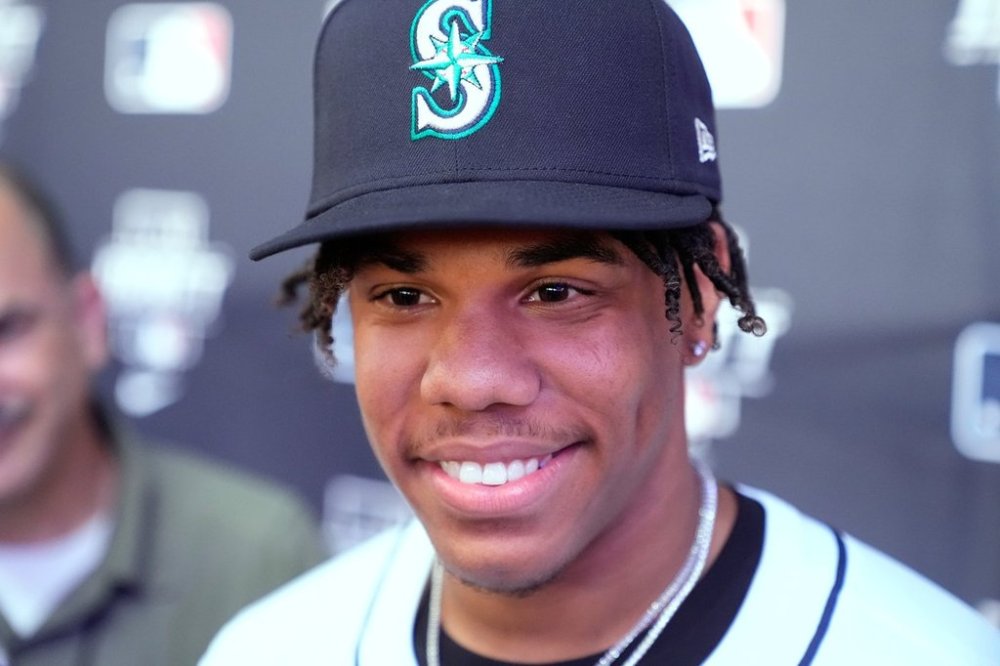 FILE - Jurrangelo Cijntje is interviewed after being selected 15th overall by the Seattle Mariners in the first round of the MLB baseball draft in Fort Worth, Texas, July 14, 2024. (AP Photo/LM Otero, file)