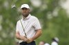 Scottie Scheffler watches his putt on the ninth hole during a practice round ahead of the U.S. Open golf tournament at Oakmont Country Club Tuesday, June 10, 2025, in Oakmont, Pa. (AP Photo/Carolyn Kaster)