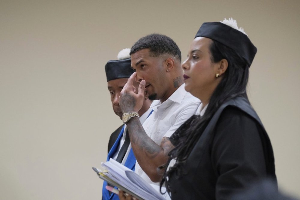 Tampa Bay Rays shortstop Wander Franco, center, attends his trial on charges of sexually abusing a minor in Puerto Plata, Dominican Republic, Monday, June 2, 2025. (AP Photo/Ricardo Hernandez)
