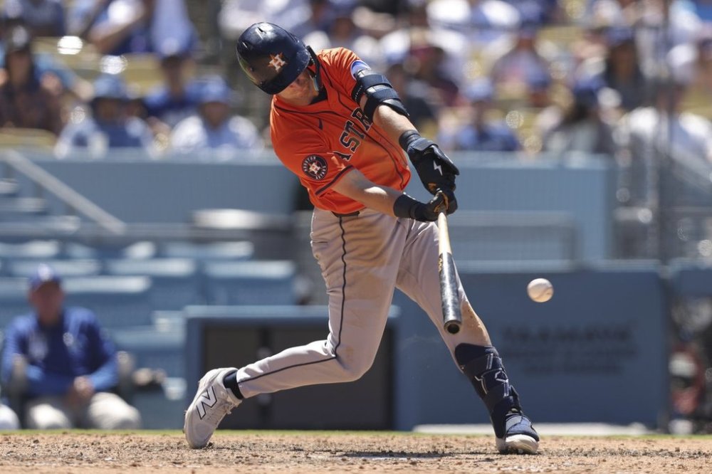 Houston Astros' Zack Short hits a single during the eighth inning of a baseball game against the Los Angeles Dodgers, Sunday, July 6, 2025, in Los Angeles. (AP Photo/Jessie Alcheh)