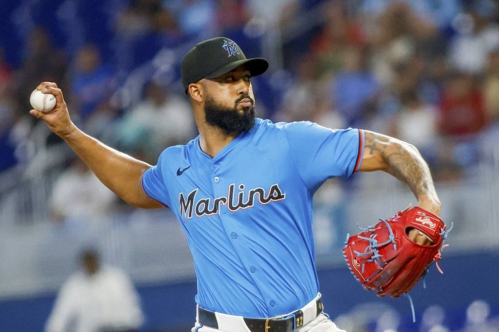Miami Marlins starting pitcher Sandy Alcantara throws during the first inning of a baseball game against the Atlanta Braves, Sunday, June 22, 2025, in Miami. (AP Photo/Chris Arjoon)