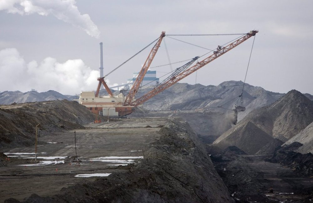 A dragline works in coal pits in front of the SaskPower Shand Power Station on Tuesday, March 19, 2008, south of Estevan, Sask. Saskatchewan's government says it's planning to extend the life of the province's coal plants before moving to nuclear power generation. THE CANADIAN PRESS/Troy Fleece