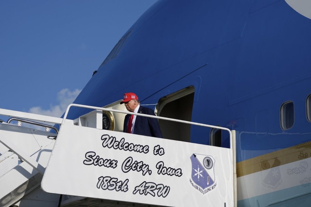 President Donald Trump arrives on Air Force One at Des Moines International Airport, Thursday, July 3, 2025, in Des Moines, Iowa. (AP Photo/Alex Brandon)