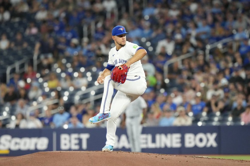Toronto Blue Jays pitcher José Berríos (17) works against the Chicago White Sox during first inning MLB baseball action in Toronto on Saturday June 21, 2025. THE CANADIAN PRESS/Chris Young