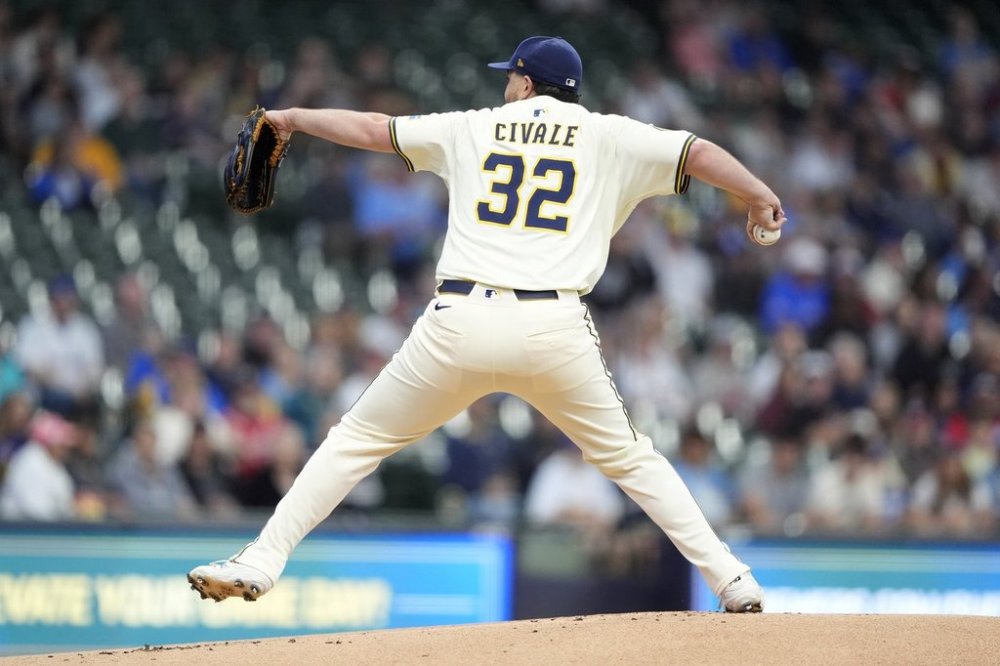 Milwaukee Brewers' Aaron Civale pitches during the first inning of a baseball game against the Atlanta Braves, Monday, June 9, 2025, in Milwaukee. (AP Photo/Aaron Gash)