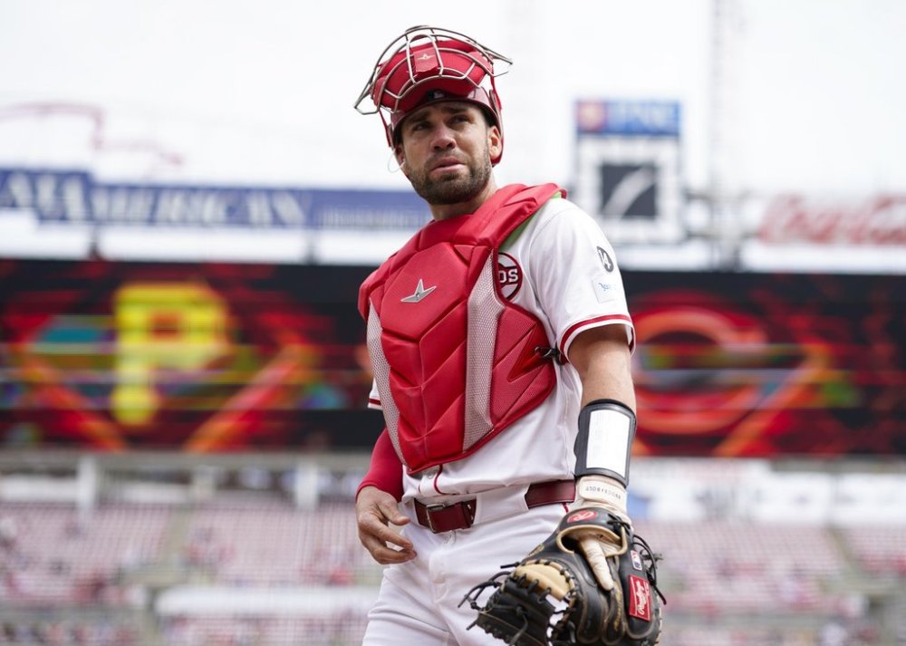 FILE - Cincinnati Reds catcher Austin Wynns walks to the dugout prior to a baseball game against the Pittsburgh Pirates, April 13, 2025, in Cincinnati. (AP Photo/Jeff Dean, File)