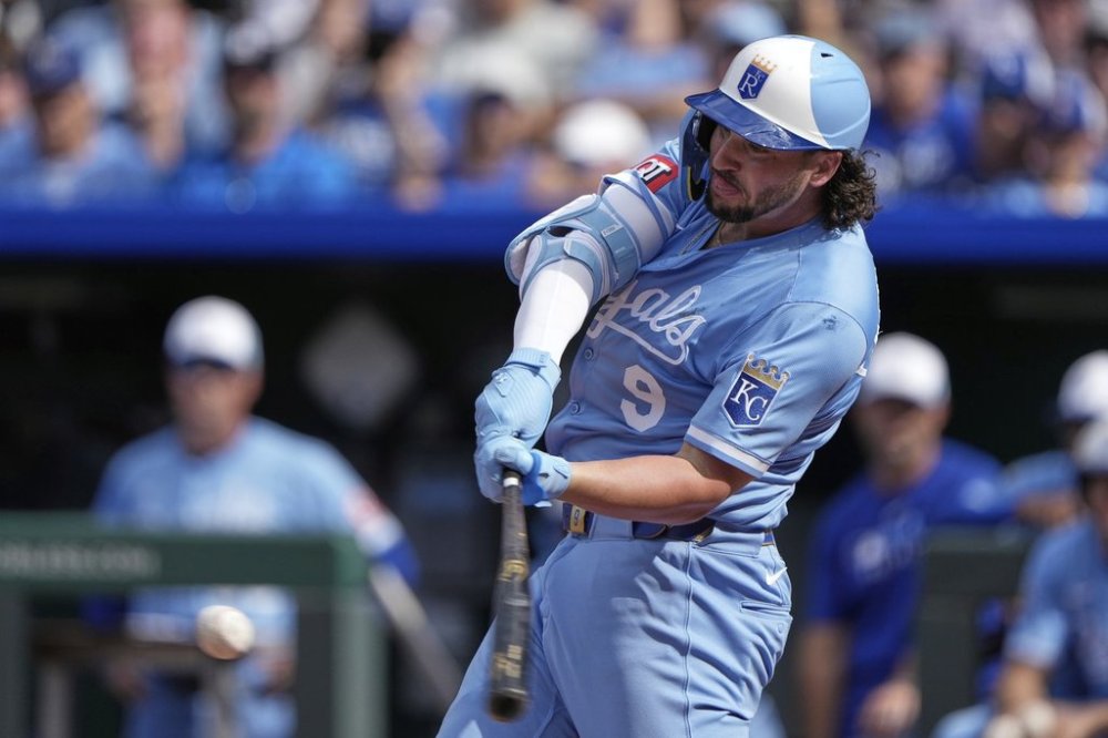 Kansas City Royals' Vinnie Pasquantino hits a two-run double during the seventh inning of a baseball game against the Los Angeles Dodgers Saturday, June 28, 2025, in Kansas City, Mo. (AP Photo/Charlie Riedel)