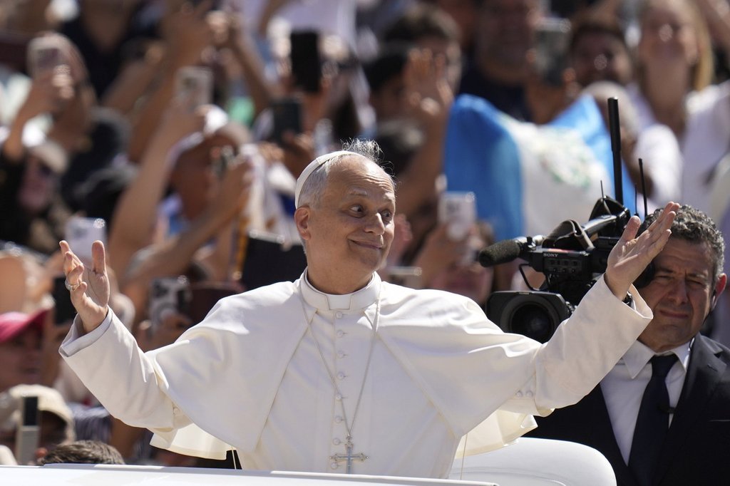 Pope Exploring Pope speaks about childhood and early mornings as an altar boy in ...