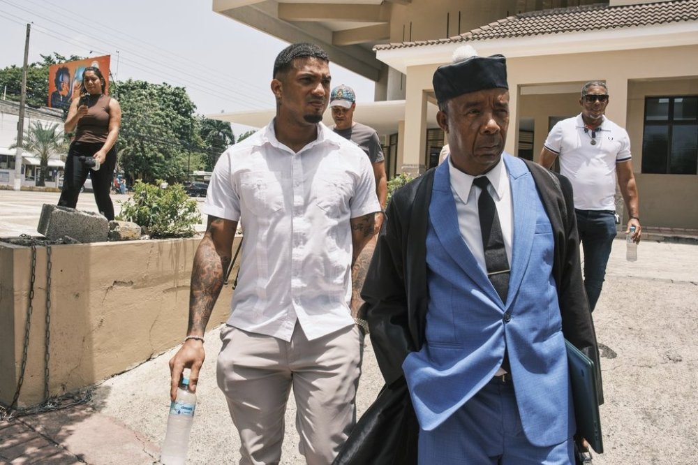 Tampa Bay Rays shortstop Wander Franco and his lawyer, Teodosio Jaquez, leave court during a break in his trial on charges of sexually abusing a minor, in Puerto Plata, Dominican Republic, Monday, June 2, 2025. (AP Photo/Ricardo Hernandez)