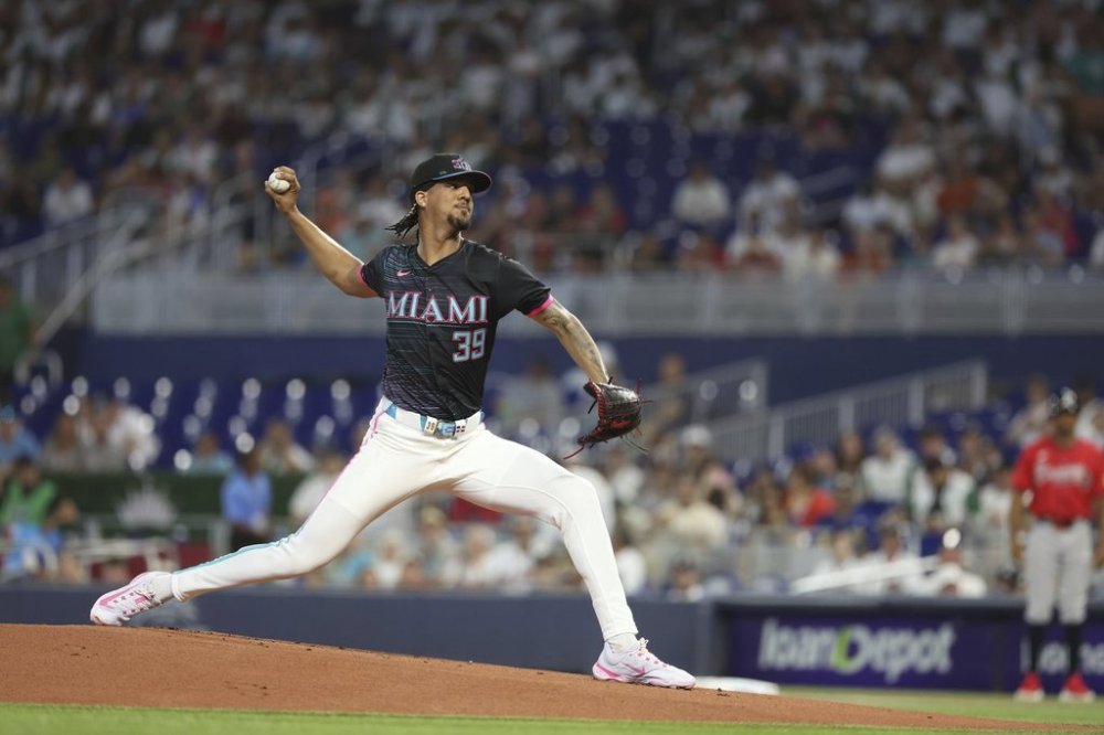 Miami Marlins starting pitcher Eury Pérez throws during the first inning of a baseball game against the Atlanta Braves, Saturday, June 21, 2025, in Miami. (AP Photo/Alexandra Rodriguez)