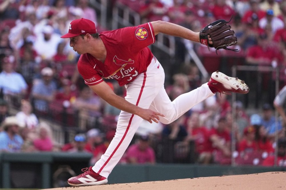 St. Louis Cardinals starting pitcher Andre Pallante throws during the first inning of a baseball game against the Cincinnati Reds Friday, June 20, 2025, in St. Louis. (AP Photo/Jeff Roberson)