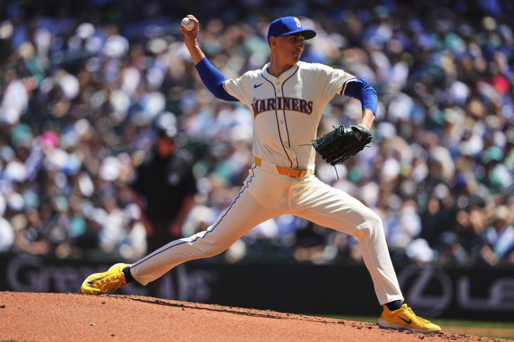 Seattle Mariners starting pitcher George Kirby throws against the Pittsburgh Pirates during the second inning of a baseball game Sunday, July 6, 2025, in Seattle. (AP Photo/Lindsey Wasson)