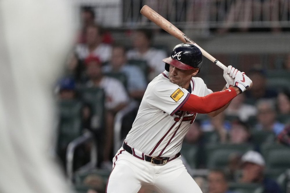 Atlanta Braves' Matt Olson (28) hits a single RBI in the third inning of a baseball game against the New York Mets, Tuesday, June 17, 2025, in Atlanta. (AP Photo/Brynn Anderson)