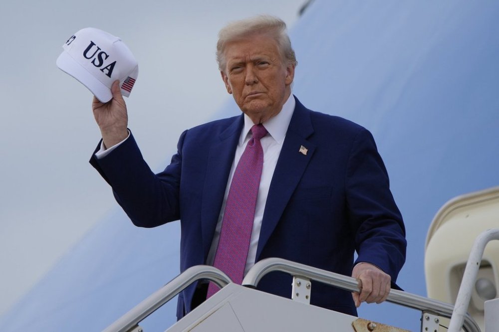U.S. President Donald Trump arrives on Air Force 1 at Pope Army Airfield on Tuesday, June 10, 2025, in Fort Bragg, N.C. (AP Photo/Alex Brandon)