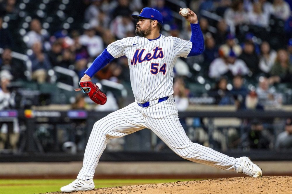 New York Mets pitcher José Castillo (54) throws during the seventh inning of a baseball game against the Chicago White Sox, Tuesday, May 27, 2025, in New York. (AP Photo/Angelina Katsanis)