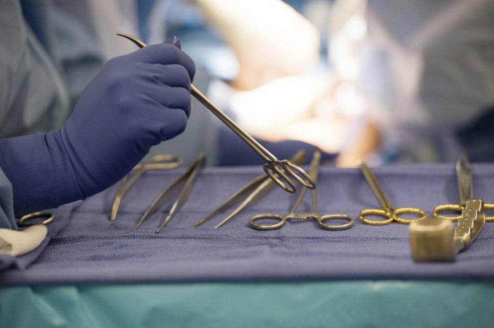Surgical instruments are used during an organ transplant surgery at a hospital in Washington on Tuesday, June 28, 2016. THE CANADIAN PRESS/AP, Molly Riley
