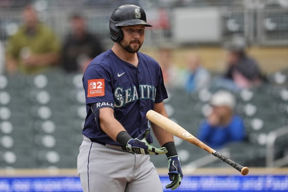 Seattle Mariners' Cal Raleigh walks back to the dugout after striking out during the fourth inning of a baseball game against the Minnesota Twins, Thursday, June 26, 2025, in Minneapolis. (AP Photo/Abbie Parr)